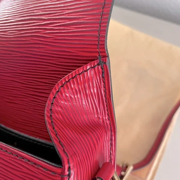 Louis Vuitton Epi St. Cloud PM - Picture 16 of 16